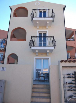 Mary G Suite La Maddalena
